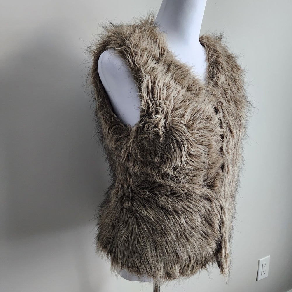 Rue 21 Faux Fur Vest Womens Medium Sherpa Fuzzy Sleeveless‎ Boho Retro 70s Disco